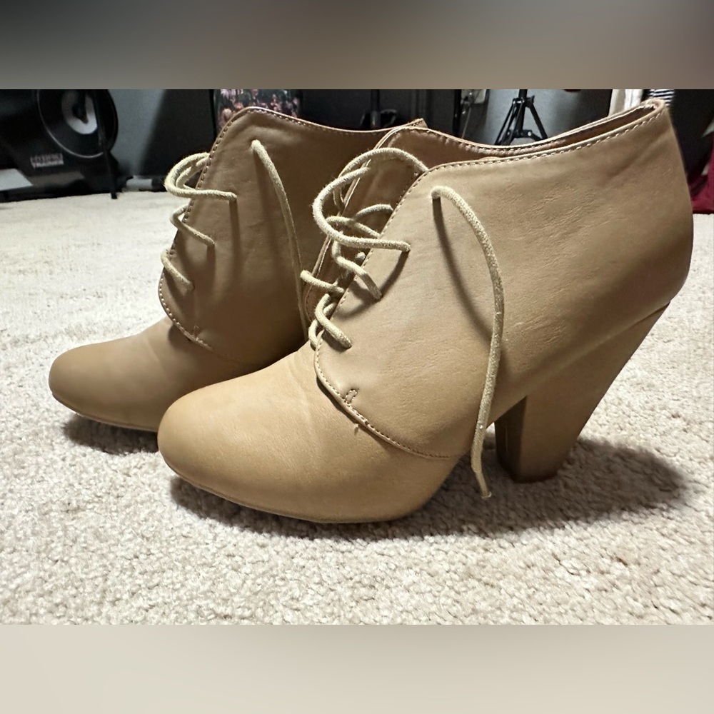 TOP Moda Beige Lace-Up Booties